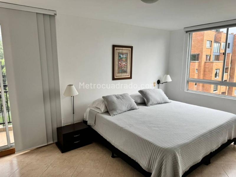 Charming 3BR Apartment with Balconies in Loma Del Campestre - 6