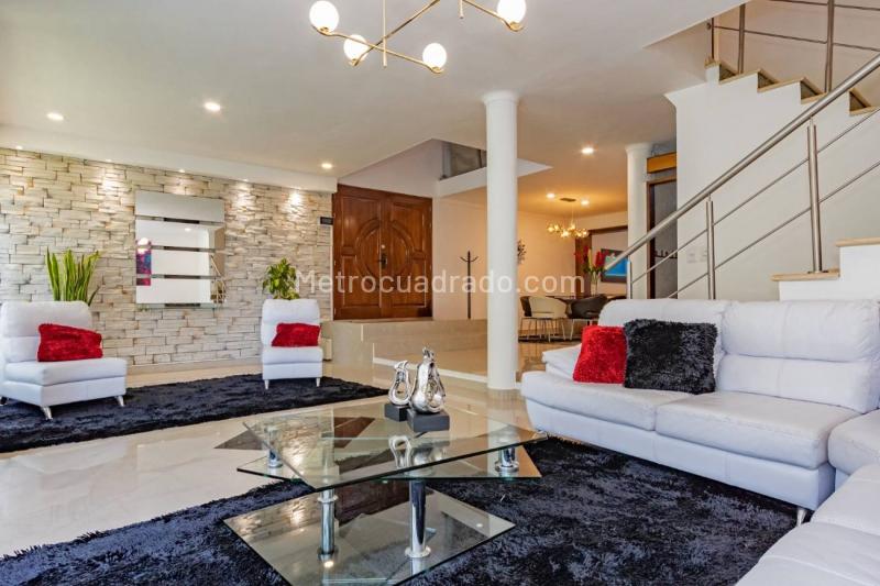 Casa de 4 Alcobas Amoblada con Lujo en Poblado - 2