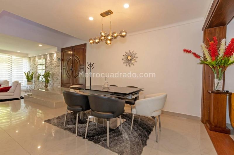 Casa de 4 Alcobas Amoblada con Lujo en Poblado - 8