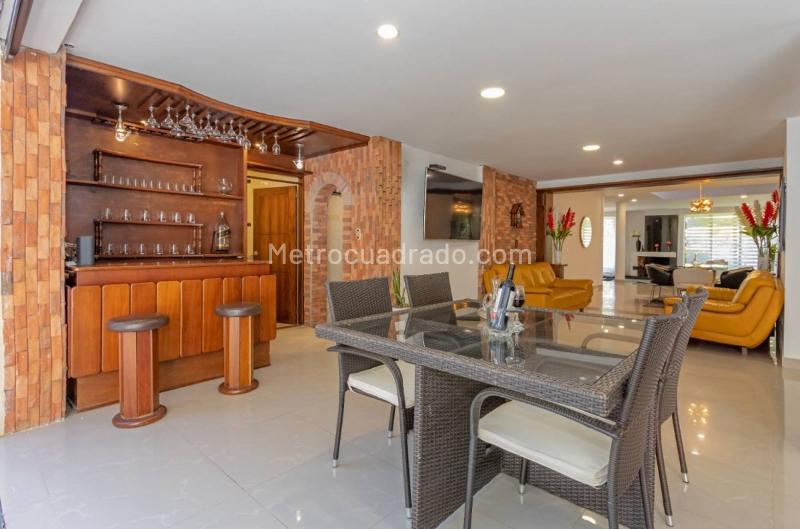 Casa de 4 Alcobas Amoblada con Lujo en Poblado - 9