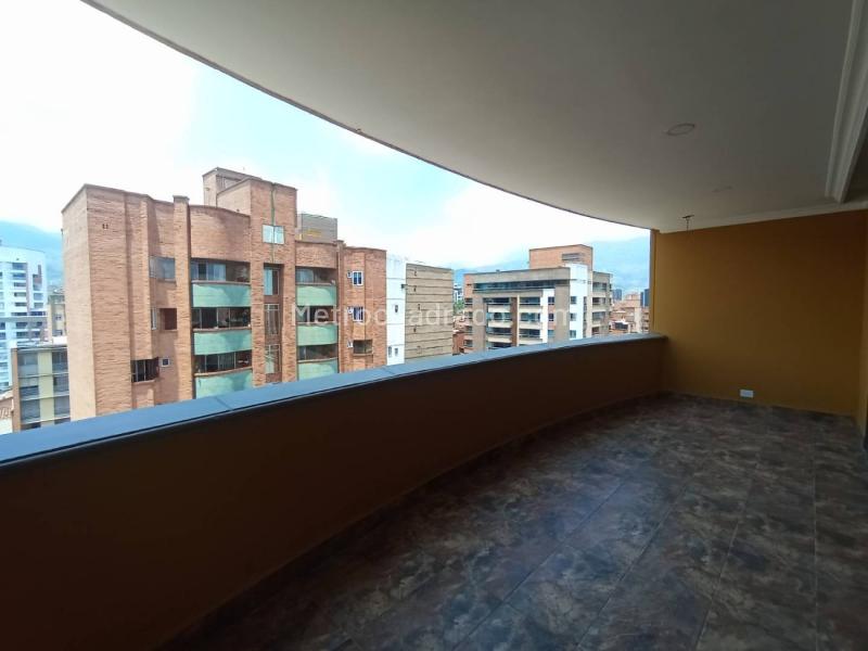Comfortable 2BR Apartment with Balconies in Laureles - 3