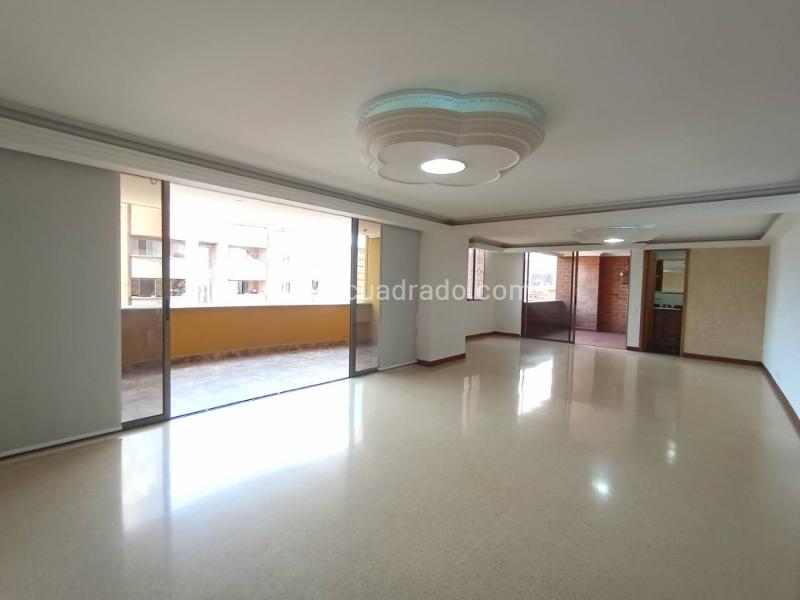 Comfortable 2BR Apartment with Balconies in Laureles - 4