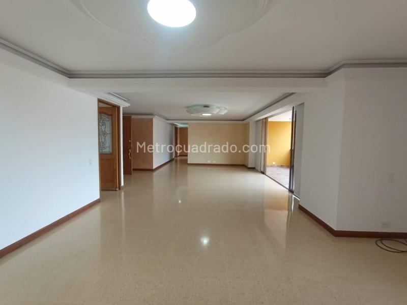 Comfortable 2BR Apartment with Balconies in Laureles - 5