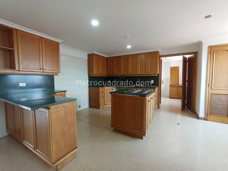 Comfortable 2BR Apartment with Balconies in Laureles - 9