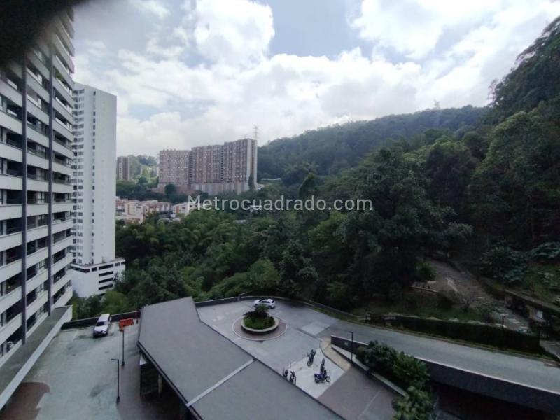 Modern 2BR Apartment in Las Palmas