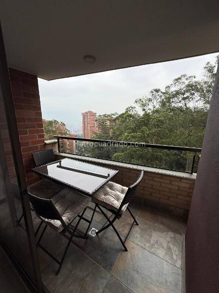 Apartamento Amoblado de 3 Alcobas en El Poblado (Avenida Superior)