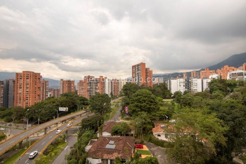 Apartamento Exclusivo de 2 Alcobas con 3 Baños en El Poblado - 2