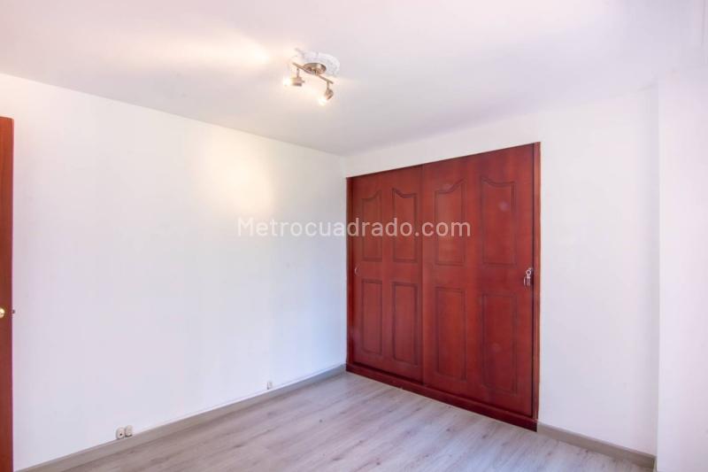 3BR Apartment in Los Balsos near Shopping and Public Transport - 5
