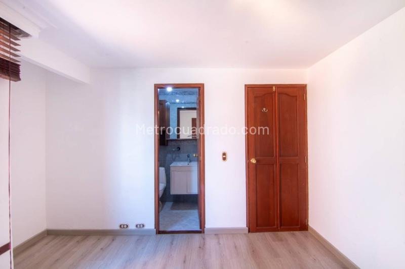 3BR Apartment in Los Balsos near Shopping and Public Transport - 6