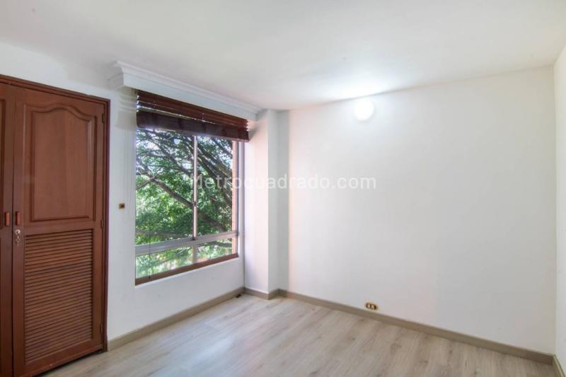 3BR Apartment in Los Balsos near Shopping and Public Transport - 7