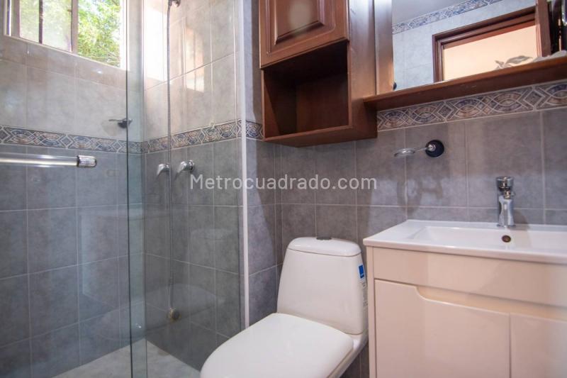 3BR Apartment in Los Balsos near Shopping and Public Transport - 8