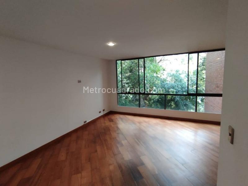 1BR Apartment in Poblado (44 m²) - 3