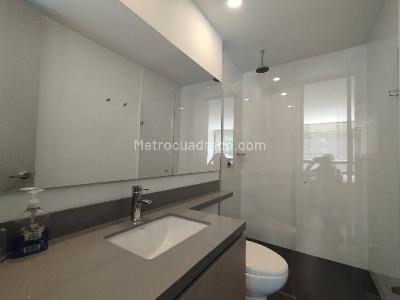 Apartamento en arriendo en Altos Del Poblado, Medellín · foto 17 de 17