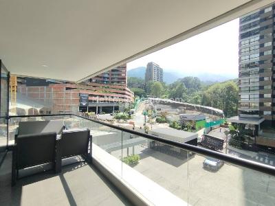 Apartamento en arriendo en Altos Del Poblado, Medellín · foto 2 de 17