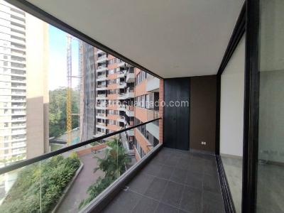 Apartamento de 2 alcobas en arriendo en Altos Del Poblado, Medellín, 79 m² · foto 4 de 19