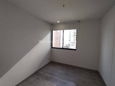 Apartamento de 2 alcobas en arriendo en Altos Del Poblado, Medellín, 79 m² · foto 10 de 19