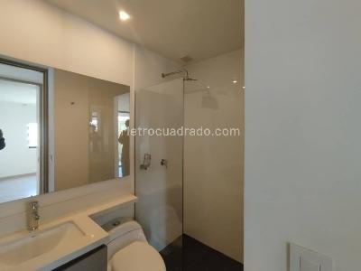 Apartamento de 2 alcobas en arriendo en Altos Del Poblado, Medellín, 79 m² · foto 16 de 19