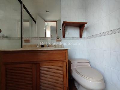 Apartamento de 2 alcobas en venta en El Poblado, Medellín, 100 m² · foto 12 de 14