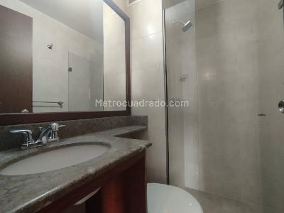 Apartamento de 3 alcobas en arriendo en Loma De Los Parra, Medellín, 72 m² · foto 13 de 14