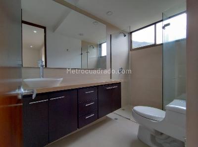 Apartamento de 2 alcobas en arriendo en La Calera, Medellín, 105 m² · foto 11 de 12
