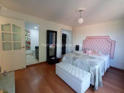 Apartamento de 4 alcobas en venta en Loma De Los Parra, Medellín, 217 m² · foto 10 de 20