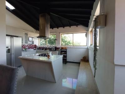 Apartamento de 4 alcobas en venta en Loma De Los Parra, Medellín, 217 m² · foto 18 de 20