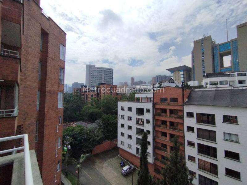 2BR Apartment in Poblado (74 m²)
