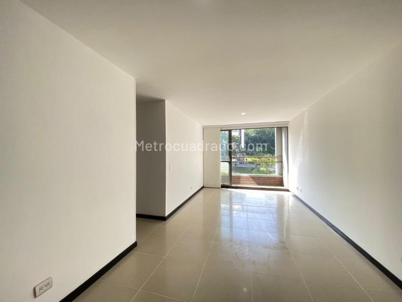3BR Apartment in El Tesoro (70 m²) - 3