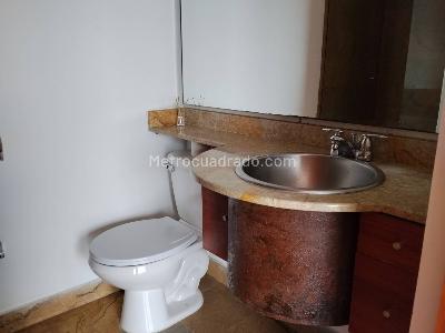 Apartaestudio en arriendo en El Tesoro, Medellín, 54 m² · foto 10 de 11