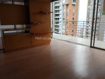 Apartaestudio en arriendo en El Tesoro, Medellín, 54 m² · foto 2 de 11