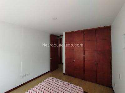 Apartamento en arriendo en Lalinde, Medellín · foto 16 de 20