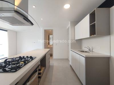 Apartamento de 2 alcobas en arriendo en Castropol, Medellín, 87 m² · foto 3 de 14