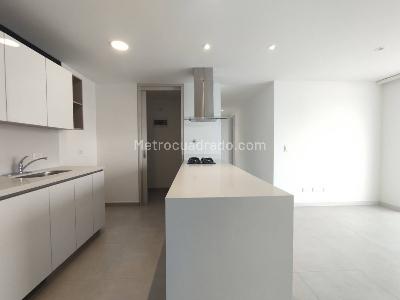 Apartamento de 2 alcobas en arriendo en Castropol, Medellín, 87 m² · foto 5 de 14