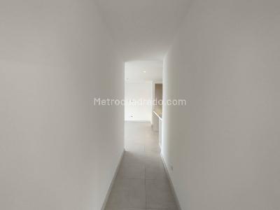 Apartamento de 2 alcobas en arriendo en Castropol, Medellín, 87 m² · foto 9 de 14