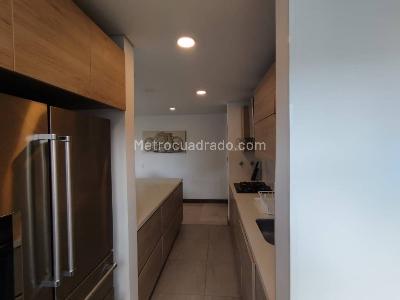 Apartamento de 3 alcobas en arriendo en Loma De Los Parra, Medellín, 130 m² · foto 10 de 20