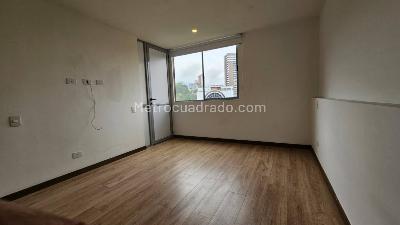 Apartamento de 1 alcoba en arriendo en Loma De Los Gonzalez, Medellín, 63 m² · foto 3 de 11