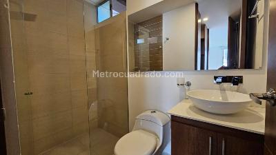 Apartamento de 1 alcoba en arriendo en Loma De Los Gonzalez, Medellín, 63 m² · foto 9 de 11
