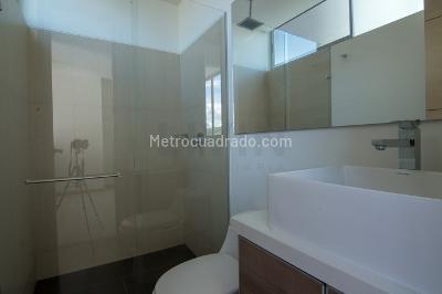Apartamento de 2 alcobas en arriendo en La Calera, Medellín, 98 m² · foto 4 de 10