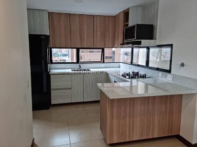 Apartamento de 3 alcobas en arriendo en El Poblado, Medellín, 130 m² · foto 8 de 18