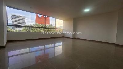 Apartamento de 3 alcobas en arriendo en Las Lomas, Medellín, 138 m² · foto 8 de 18