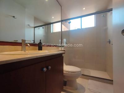 Apartamento de 2 alcobas en arriendo en Loma De Los Parra, Medellín, 110 m² · foto 13 de 16