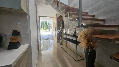 Casa de 4 alcobas en arriendo en La Sebastiana, Envigado, 221 m² · foto 13 de 20