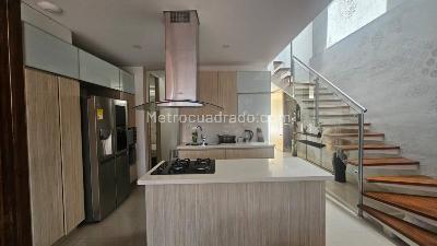 Casa de 4 alcobas en arriendo en La Sebastiana, Envigado, 221 m² · foto 15 de 20