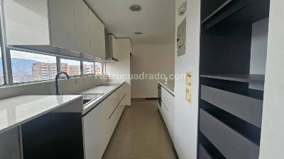 Apartamento de 3 alcobas en arriendo en Los Balsos, Medellín, 117 m² · foto 12 de 17