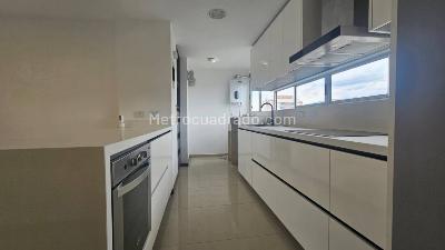 Apartamento de 3 alcobas en arriendo en Los Balsos, Medellín, 117 m² · foto 13 de 17