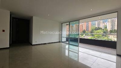 Apartamento de 3 alcobas en arriendo en Los Balsos, Medellín, 117 m² · foto 3 de 17