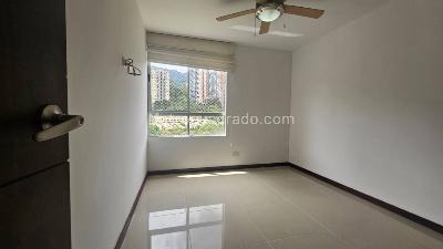 Apartamento de 3 alcobas en arriendo en Los Balsos, Medellín, 117 m² · foto 9 de 17