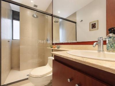 Apartamento de 2 alcobas en arriendo en Loma De Los Parra, Medellín, 110 m² · foto 15 de 16