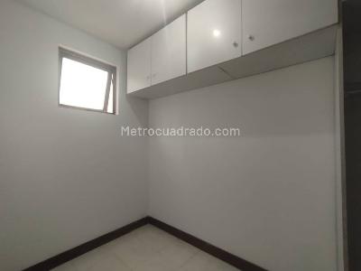 Apartamento de 2 alcobas en arriendo en Patio Bonito, Medellín, 75 m² · foto 10 de 16