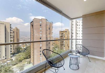 Apartamento en arriendo en Castropol, Medellín · foto 2 de 12